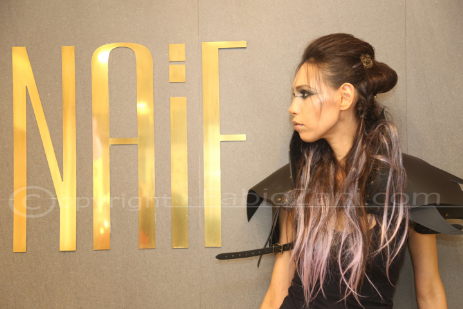 Naif hairsyle scritta metallica
